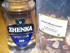 Ganoderma extract made with dried reishi mushrooms and vodka