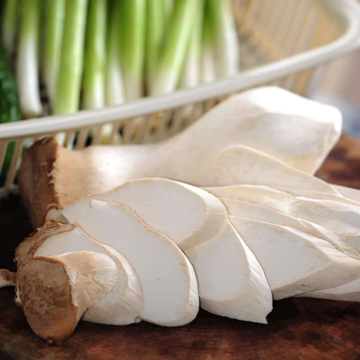 king trumpet oyster mushroom sliced